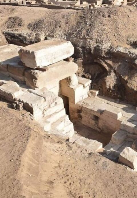 В Египте археологи обнаружили скрытые ворота, ведущие в 2100-летний храм